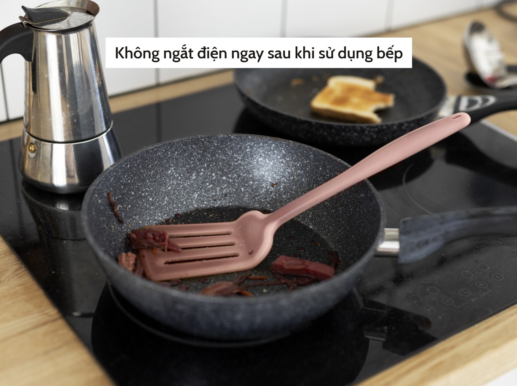 Không ngắt điện ngay sau khi sử dụng bếp