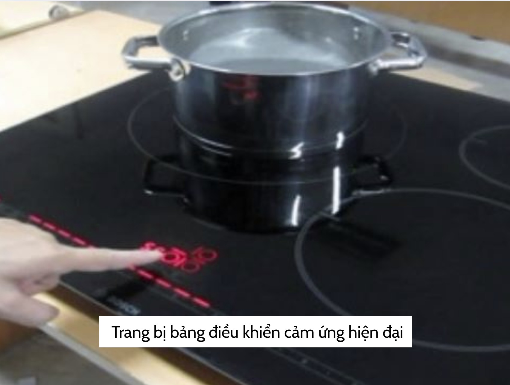 Trang bị bảng điều khiển cảm ứng hiện đại